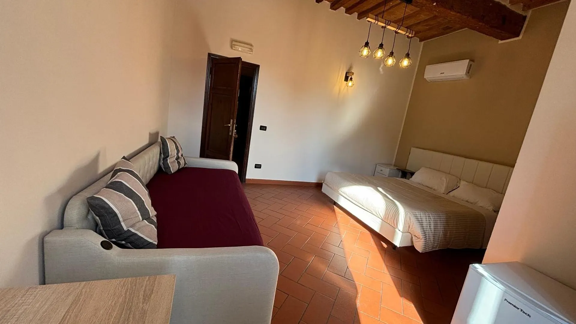 Bed & Breakfast Window To The Tower Bed and Breakfast Pisa