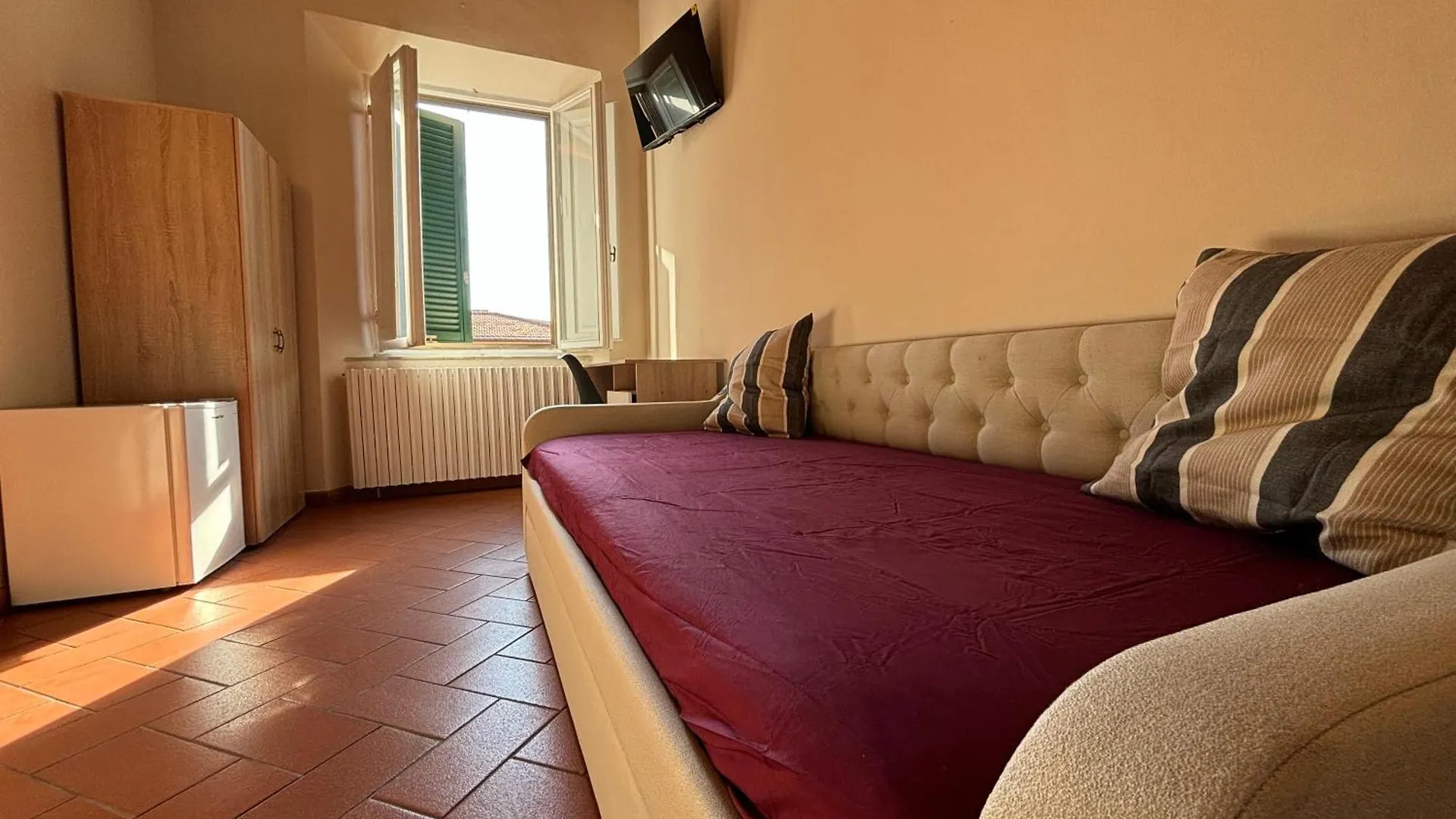 Window To The Tower Bed and Breakfast Pisa Bed & Breakfast