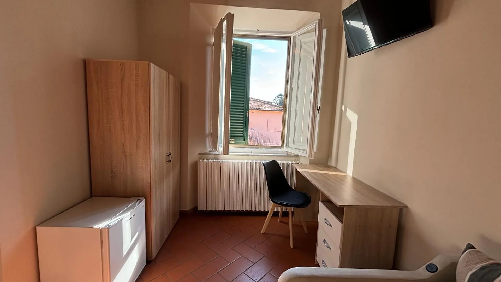 Bed & Breakfast Window To The Tower Bed and Breakfast Pisa