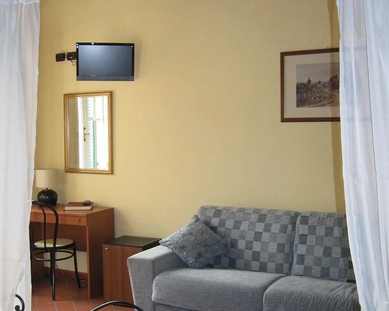 Window To The Tower Bed and Breakfast Pisa