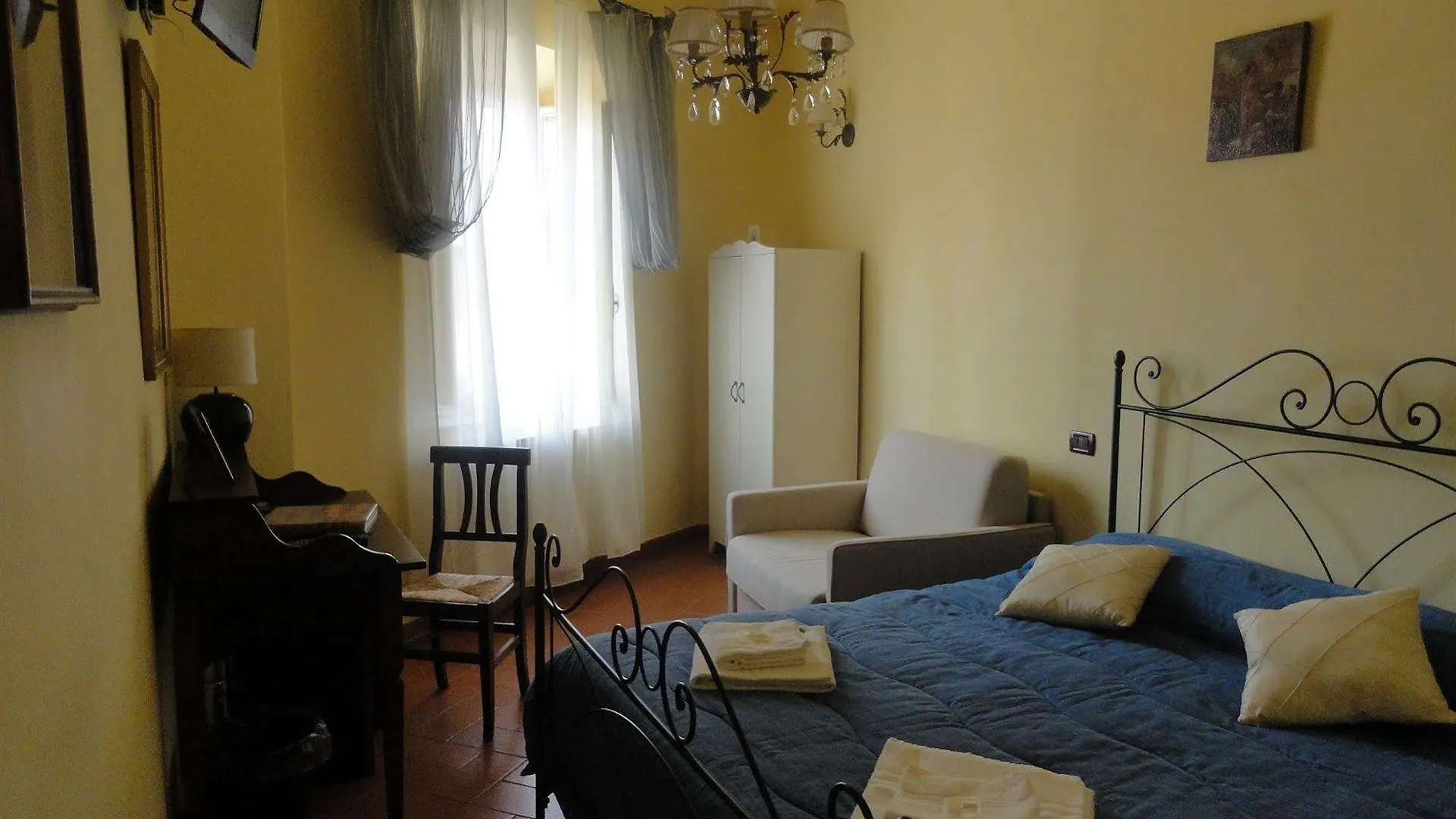 Window To The Tower Bed and Breakfast Pisa