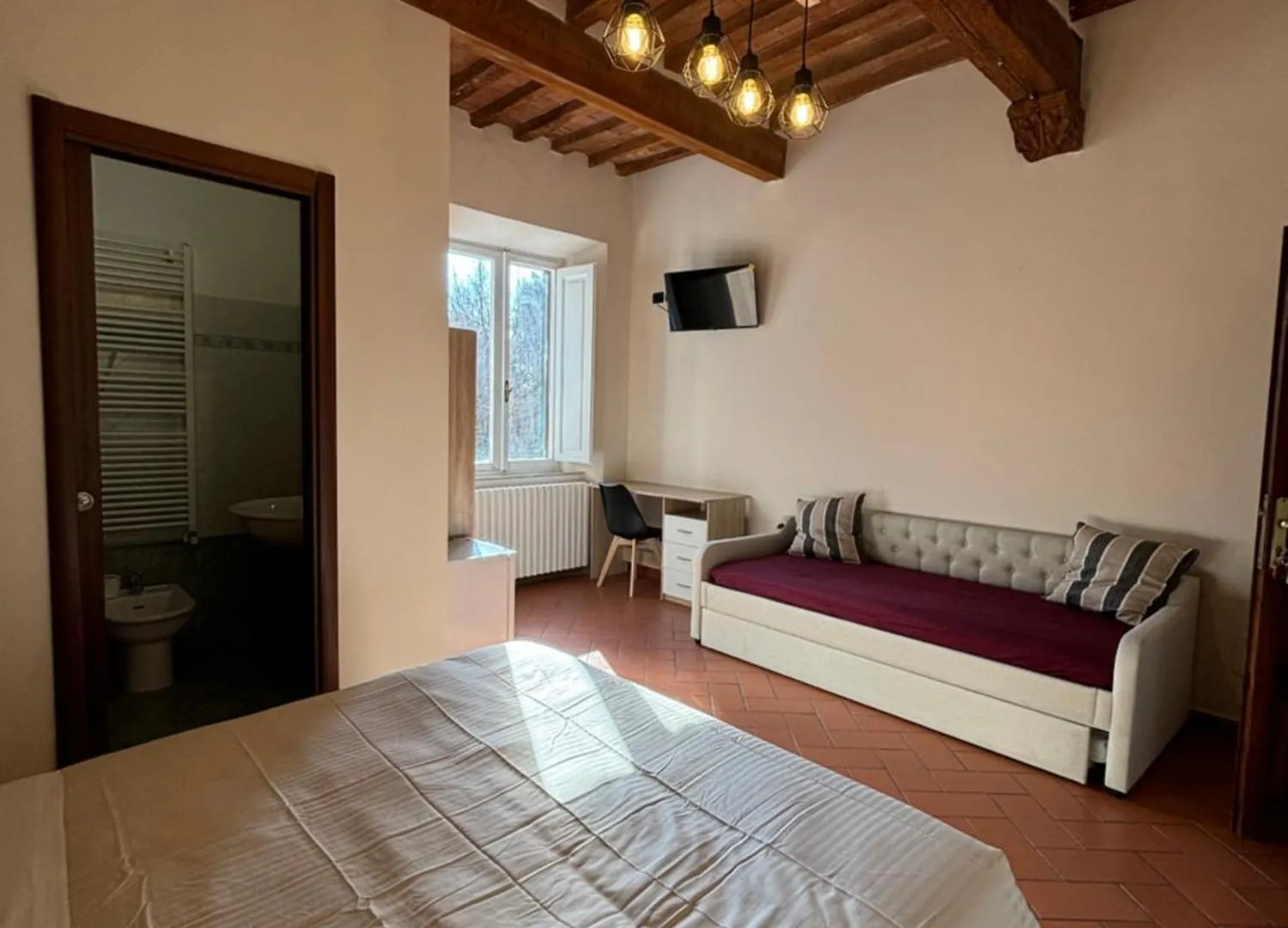 Window To The Tower Bed & Breakfast Pisa